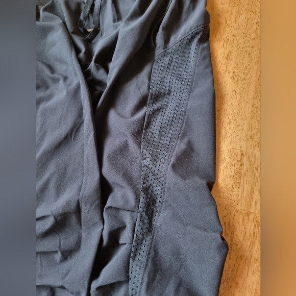 Kyodan Black Drawstring Lightweight Jogger Capris With Bottom Ties and Side Mesh - Picture 6 of 12